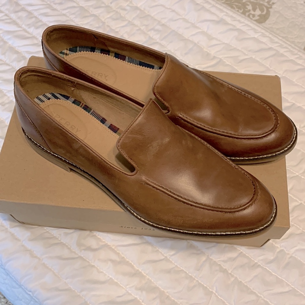 Sperry Topsider women’s leather slip on loafer in size 12